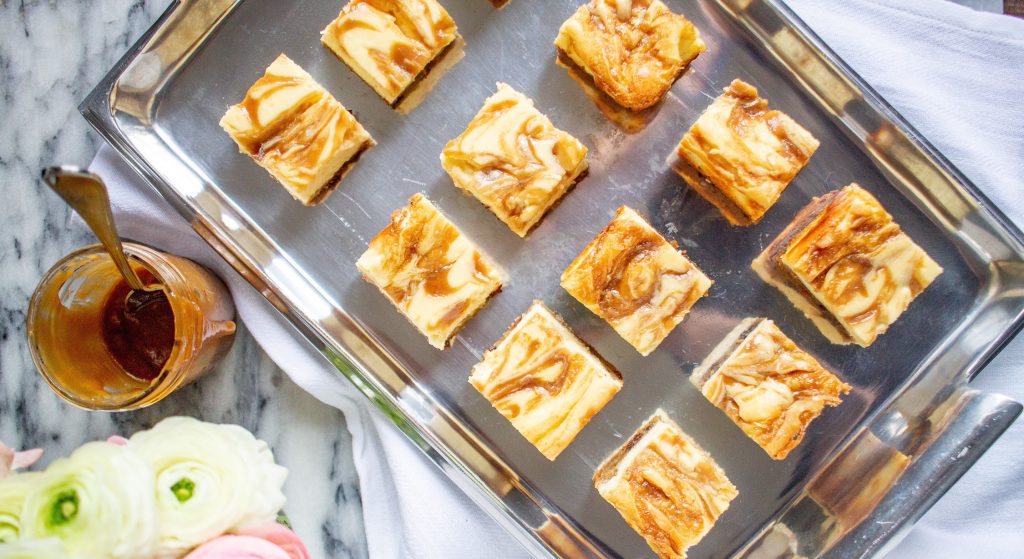 caramel chocolate cheesecake bars