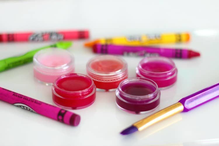 DIY Crayon Lip Gloss & Blog Party Mom Resource