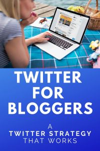 Twitter for bloggers - traffic secrets. Learning how to use Twitter is easier than you think. It only takes a few minutes to find out how to best use Twitter. Turn Twitter into a traffic machine with the best Twitter strategies, including Facebook groups for bloggers. Here’s everything you need to get started with Twitter for bloggers. #twitter #twittertips #socialmedia #socialmediatips #bloghacks