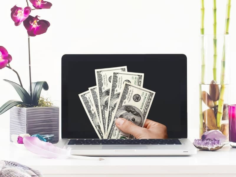 How Much Do Bloggers Make? How Much Do Bloggers Make? The sky is the limit! I've already made over $100,000 blogging, and I'm showing you exactly how to make money blogging. #makemoney #blogging #makemoneyblogging